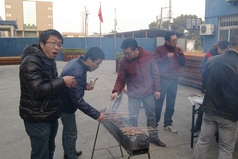 YP电子公司2013春季烧烤 图片03